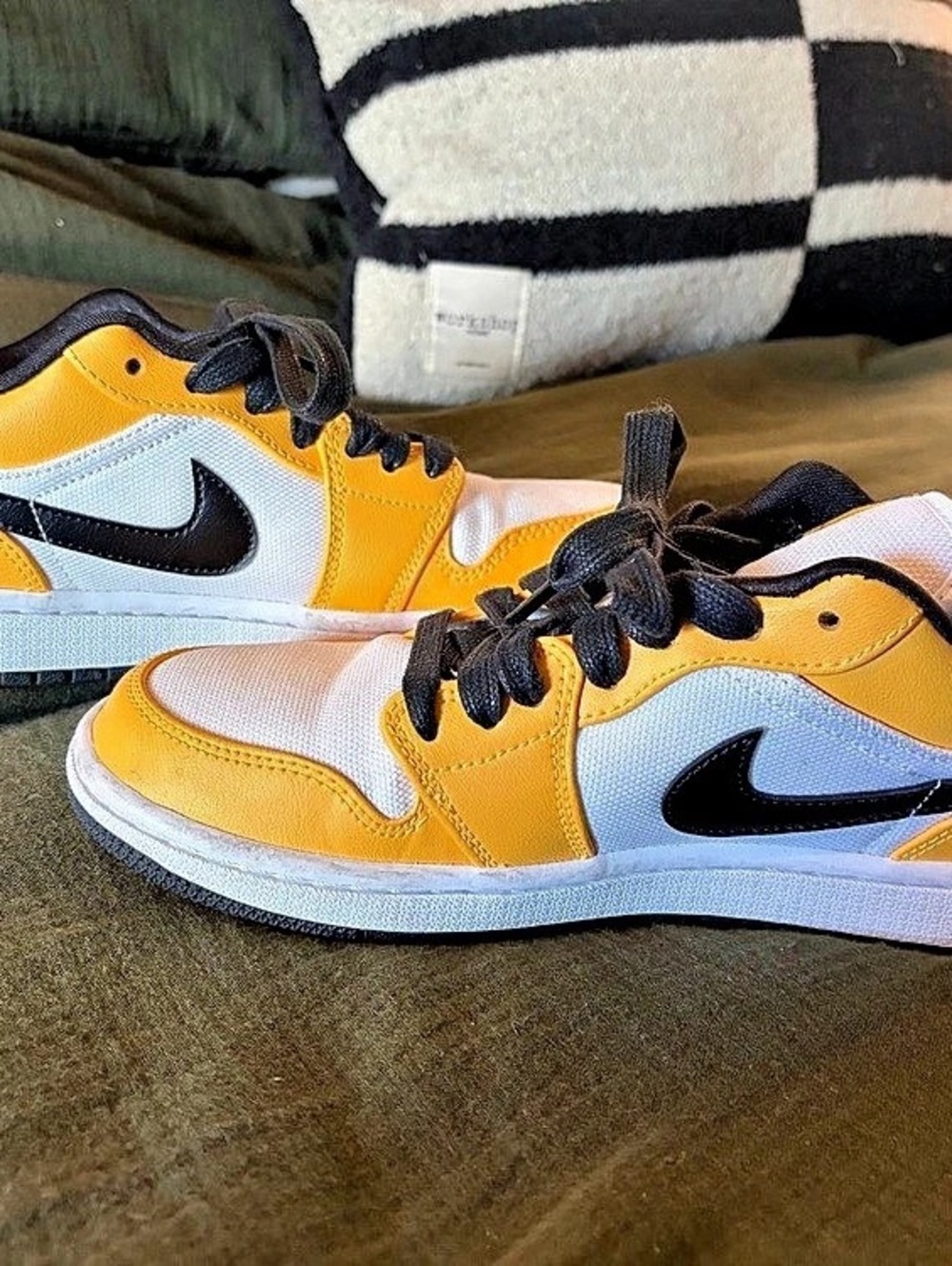 Nike Air Jordan 1 Low Yellow & White Sneakers US 6.5